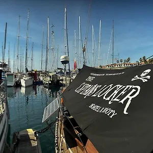 https://the-captains-locker-30ft-yacht.adeje-hotels.com